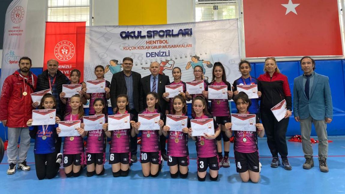 Kız ve Erkek Hentbol Takımlarmız Türkiye Yarı Finallerinde...